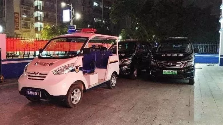 警务助力！M100警务巡逻车亮相梧州市区厅两会-五菱