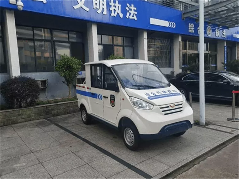 警用电动巡逻车