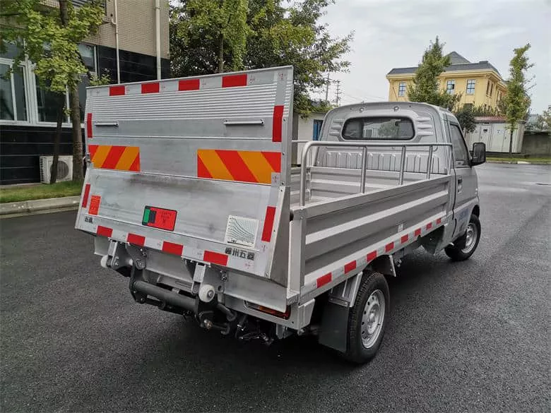 四轮电动环卫车的报价  下雨了，电动环卫车该怎么办-五菱