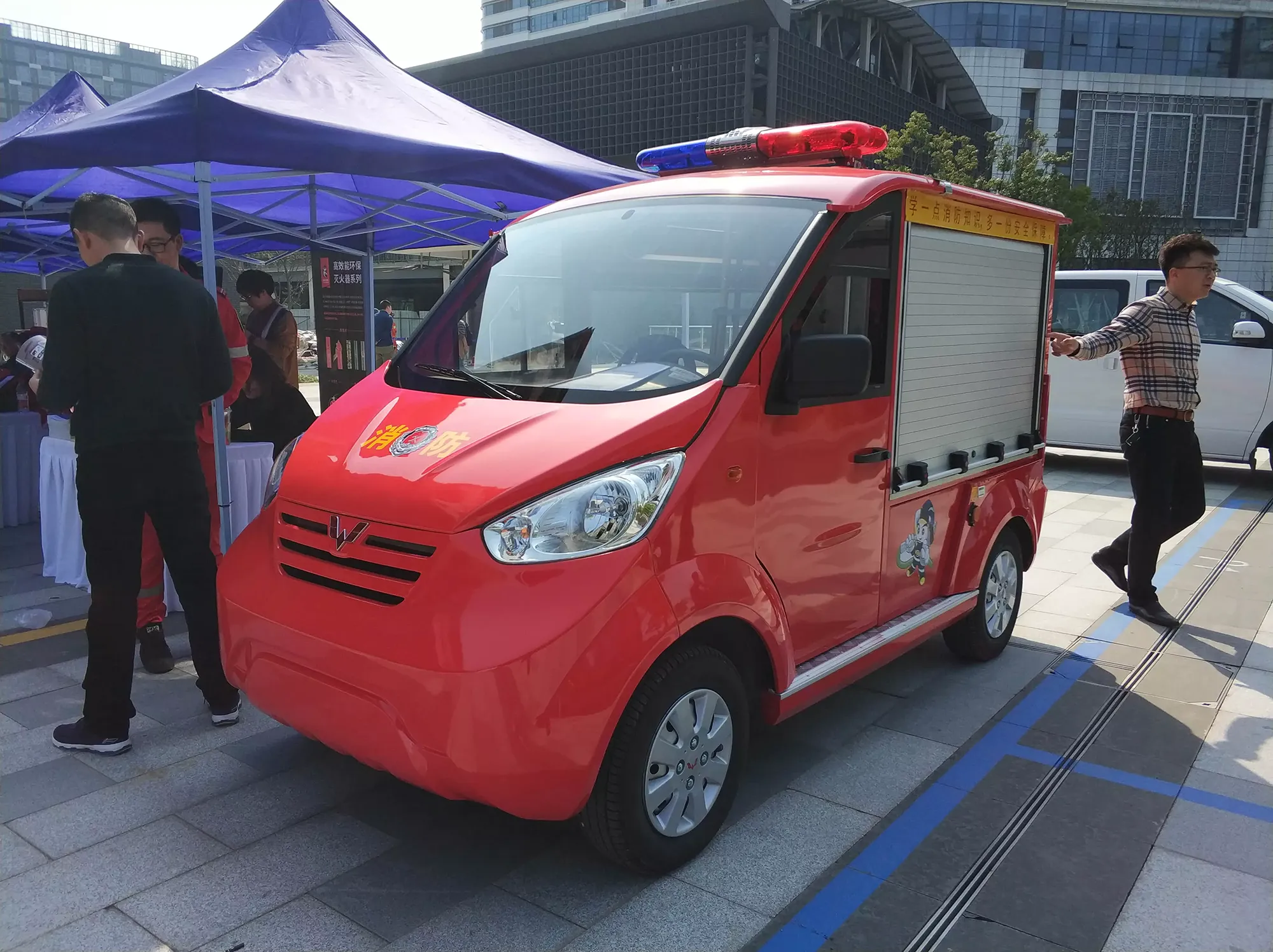 微型电动消防车品牌-如何定期对电动消防车进行维护保养[五菱]