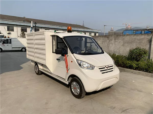 封闭电动环卫车