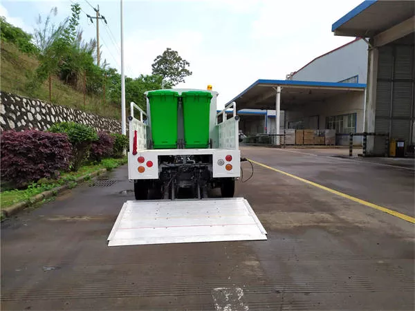 8桶环卫车