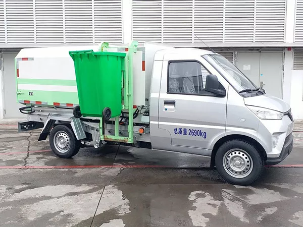 挂桶垃圾车