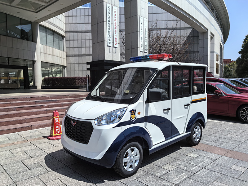 四轮巡逻电动车
